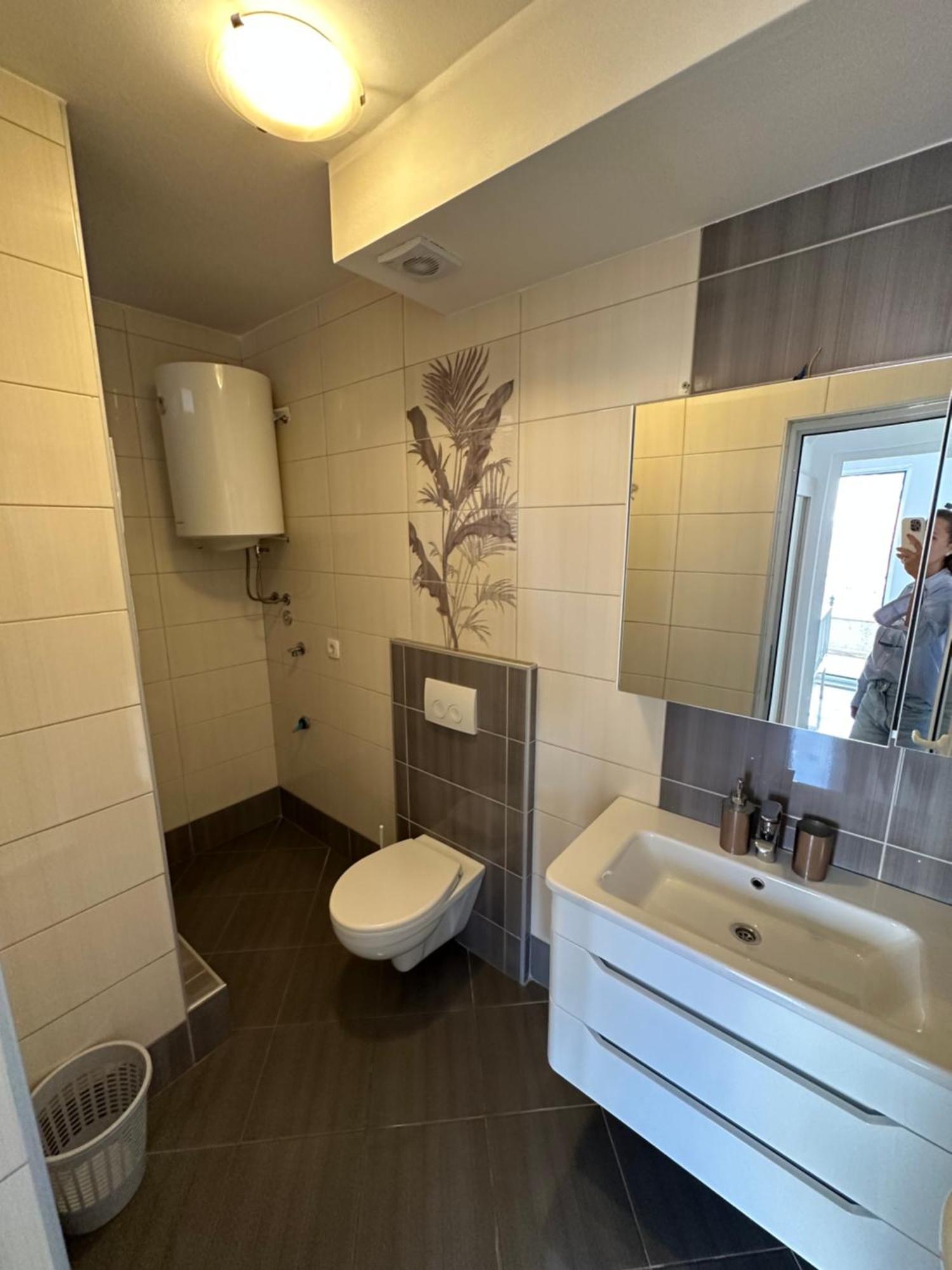 Aura Apartment *