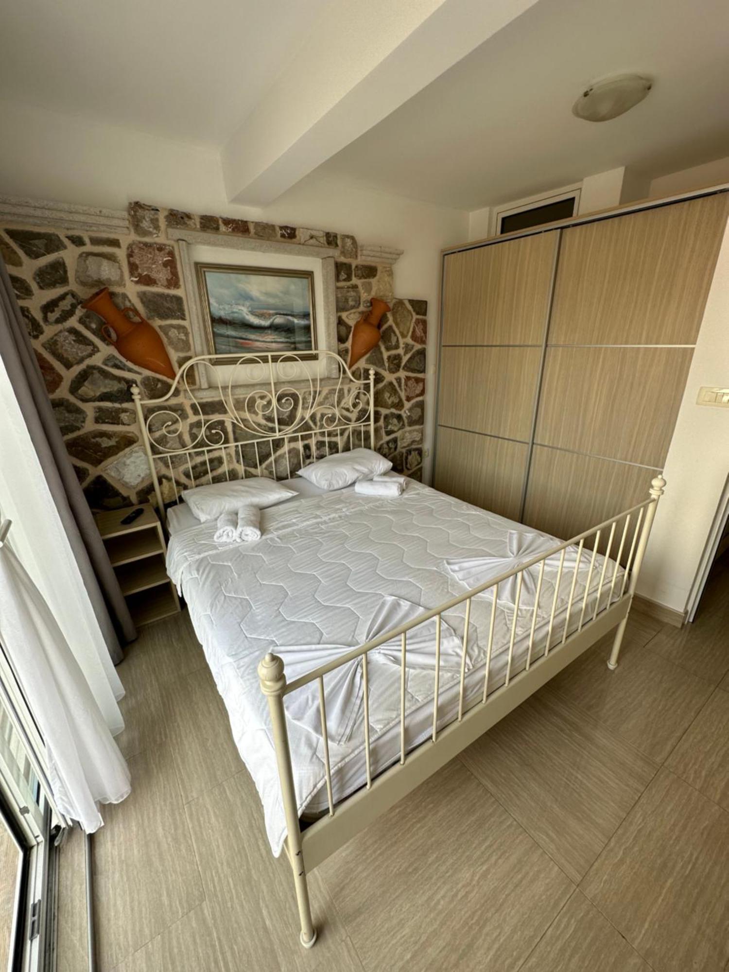 Aura Apartment