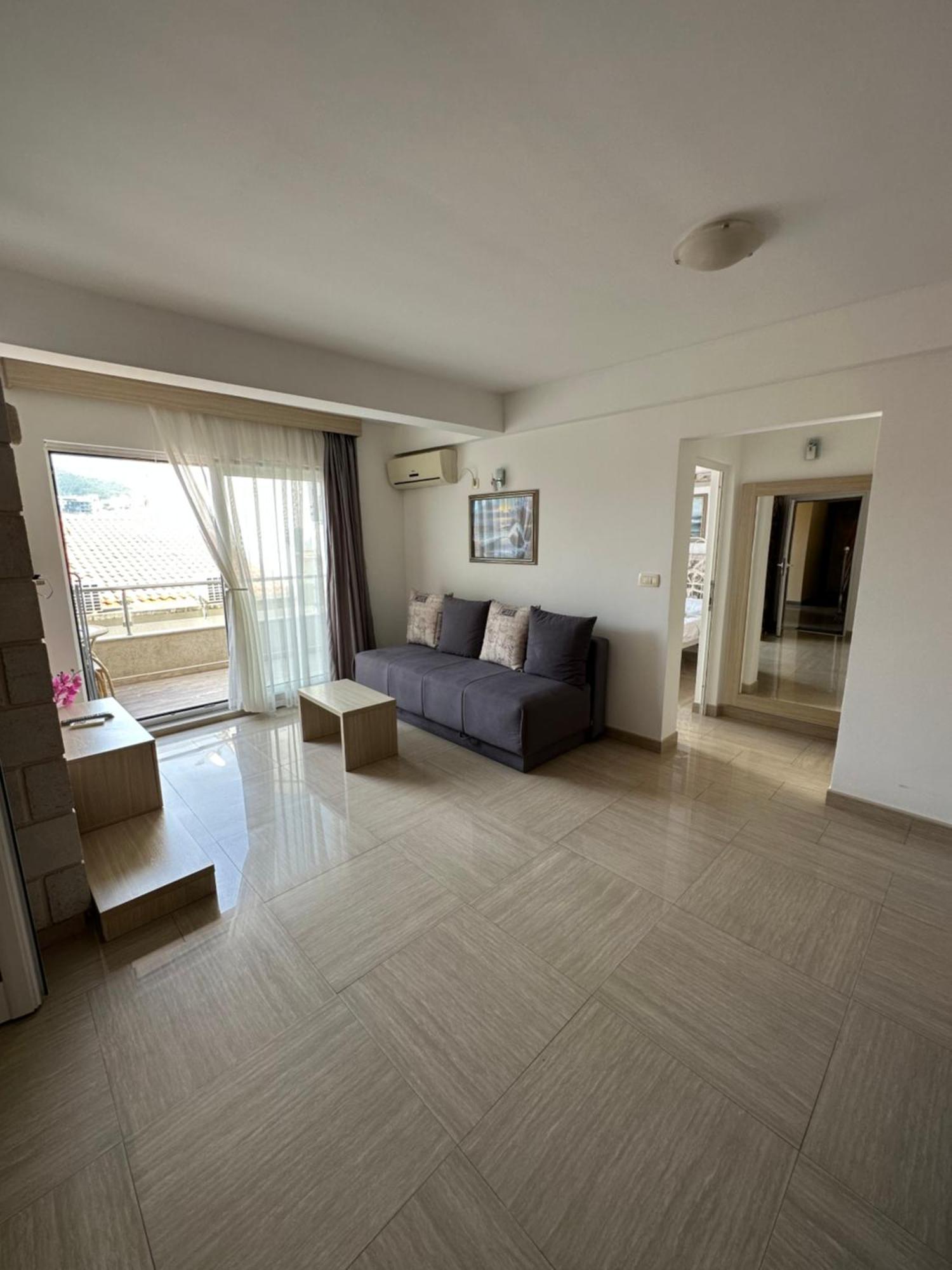 Aura * Budva