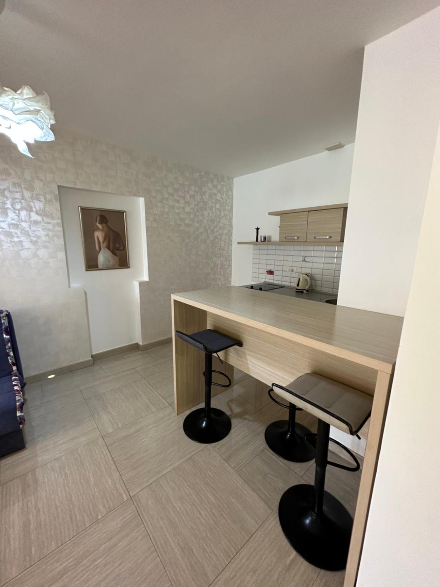 Aura Apartment *