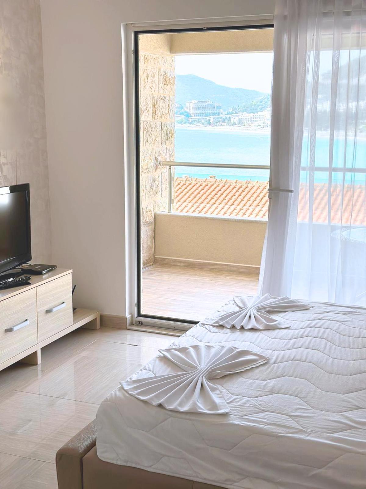 Apartment Aura