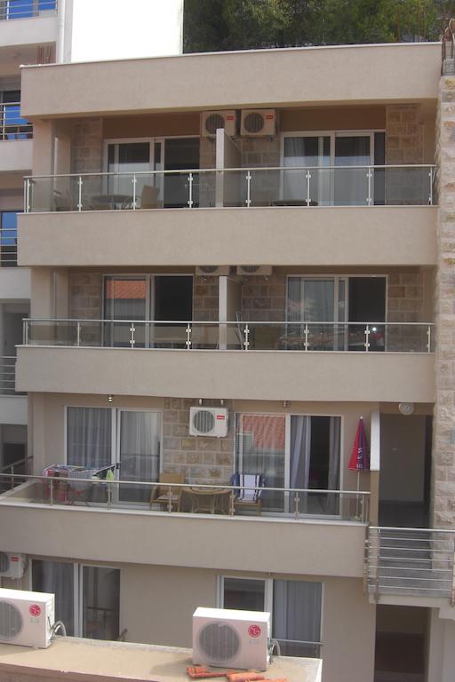 Apartment Aura