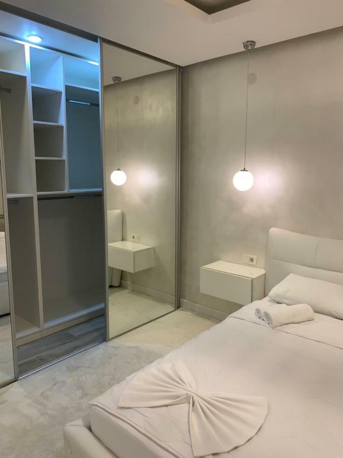 Aura Apartment *